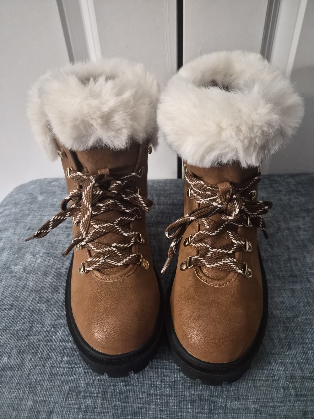 Loft Women's Tan Faux-Fur Lined Winter Boots